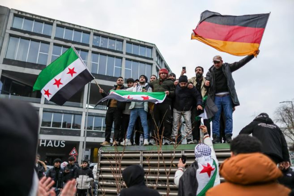 انخفاض نسبة لجوء السوريين في ألمانيا بعد سقوط نظام الأسد