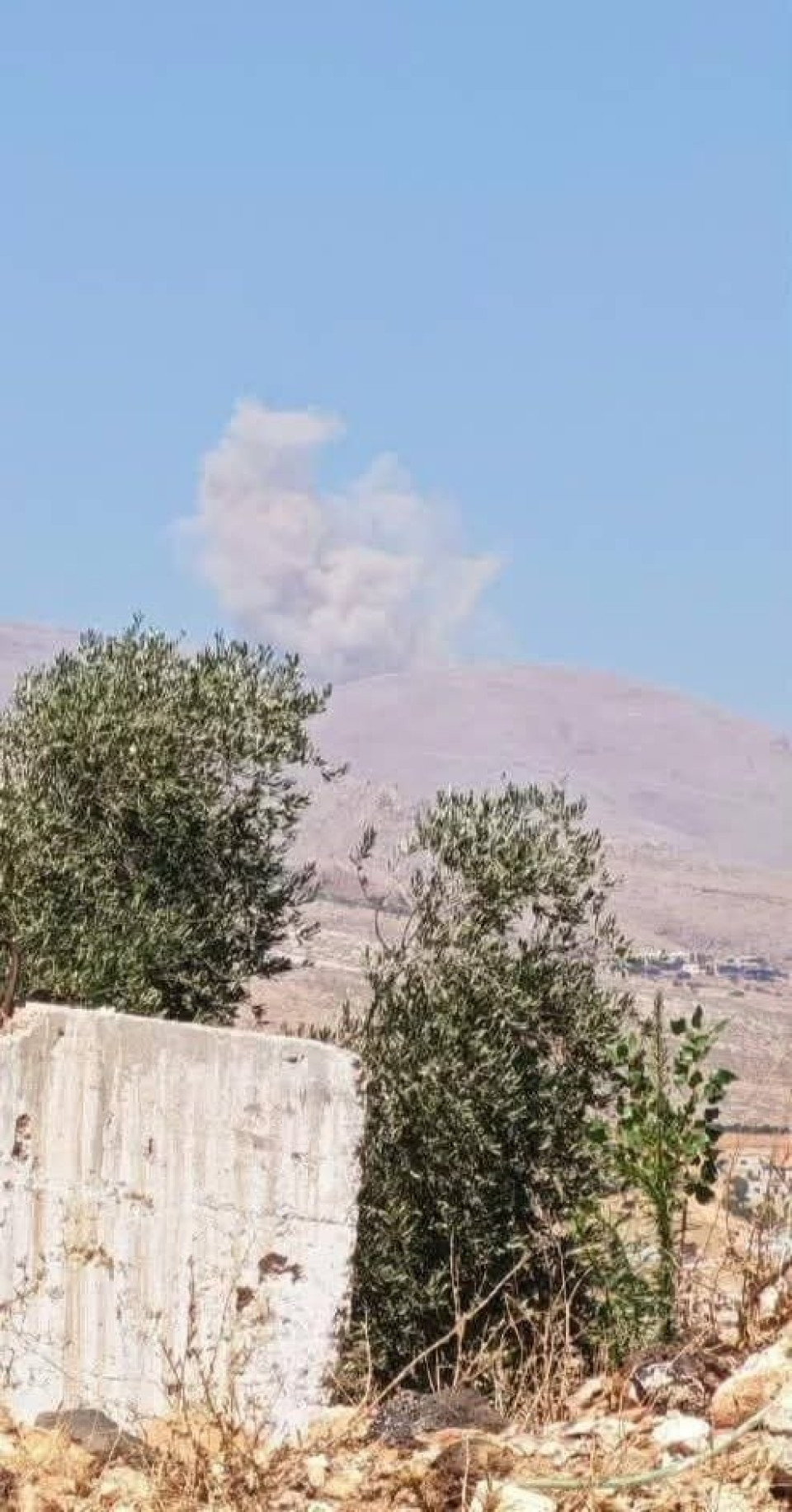 جيش الاحتلال يستهدف جبل الشيخ