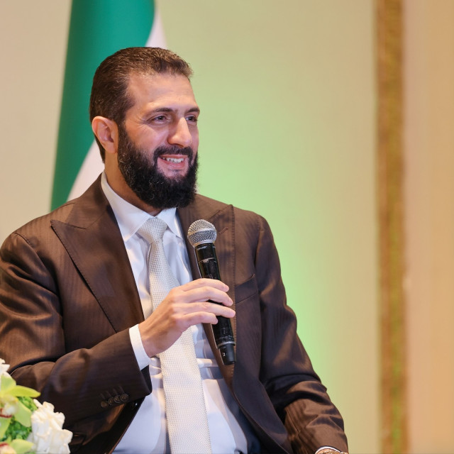 الرئيس أحمد الشرع يحسم الجدل حول رجل الأعمال محمد حمشو