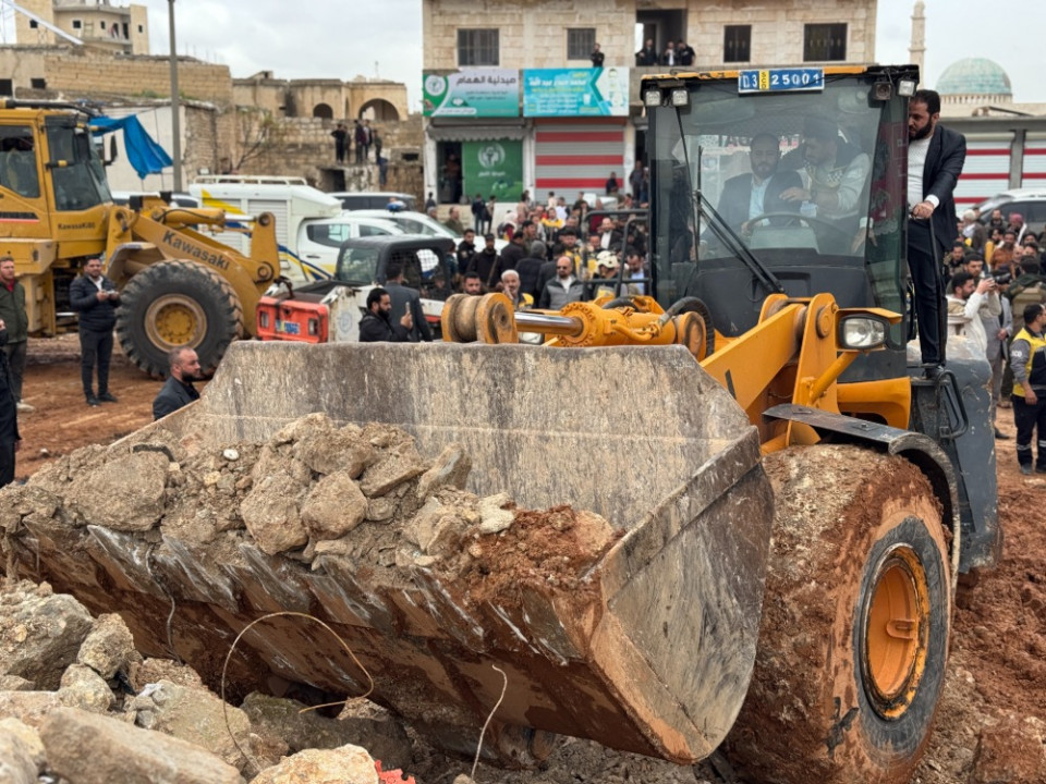 الدفاع المدني في حلب يؤكد أن إزالة الأنقاض مستمرة في المحافظة